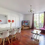Arc De Triomphe View - Sleeps 7 - Elegant 1Br - Terrace