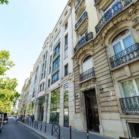 Apartment Arc De Triomphe View - Sleeps 7 - Elegant 1Br - Terrace Paris