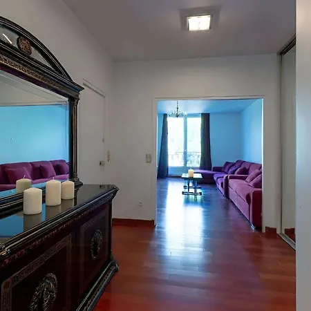 Arc De Triomphe View - Sleeps 7 - Elegant 1Br - Terrace * Paris