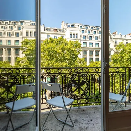 Apartment Arc De Triomphe View - Sleeps 7 - Elegant 1Br - Terrace