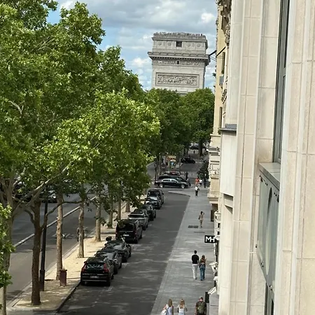 Apartment Arc De Triomphe View - Sleeps 7 - Elegant 1Br - Terrace