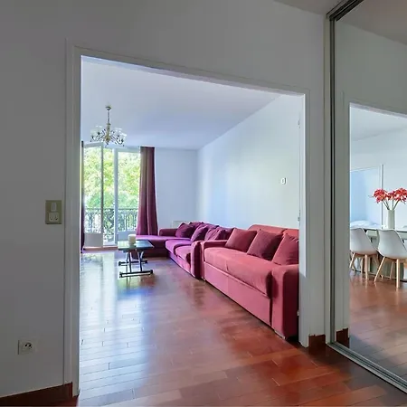 Arc De Triomphe View - Sleeps 7 - Elegant 1Br - Terrace Apartment Paris