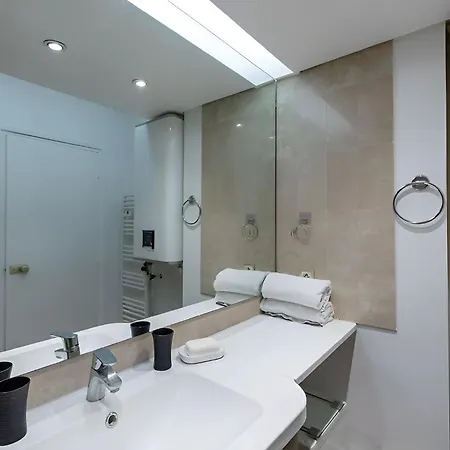 Apartment Arc De Triomphe View - Sleeps 7 - Elegant 1Br - Terrace