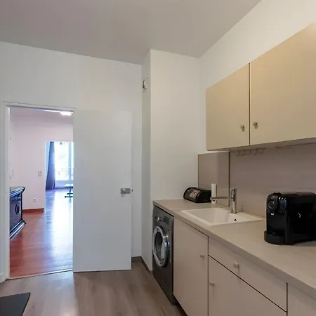 Apartment Arc De Triomphe View - Sleeps 7 - Elegant 1Br - Terrace *